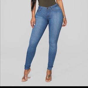 NWT! Fashion Nova Classic Mid-rise Skinny Jeans